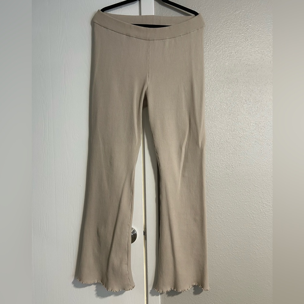Good American L/XL Flared Beige Ribbed Pants w Elastic Waist and detailed hem - Picture 11 of 13
